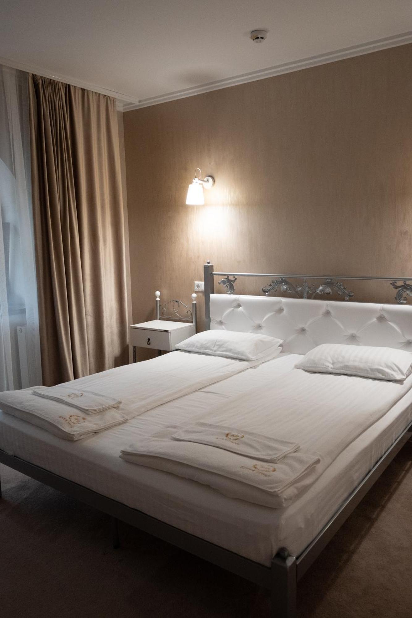 River Stone Hotel เชชอเร ภายนอก รูปภาพ